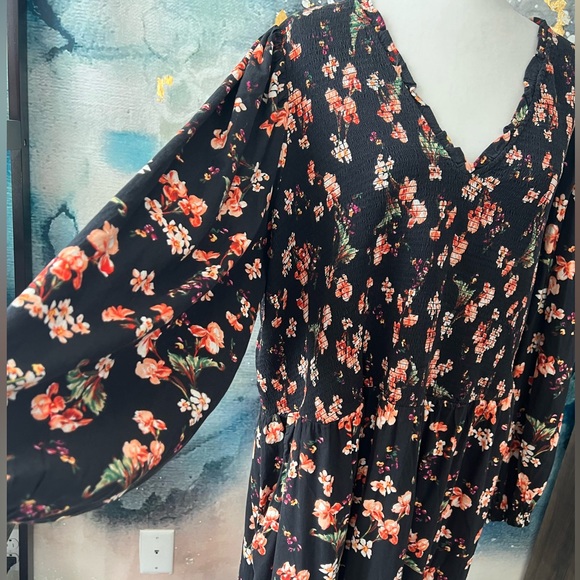 Floral dress with pockets! - Picture 5 of 9